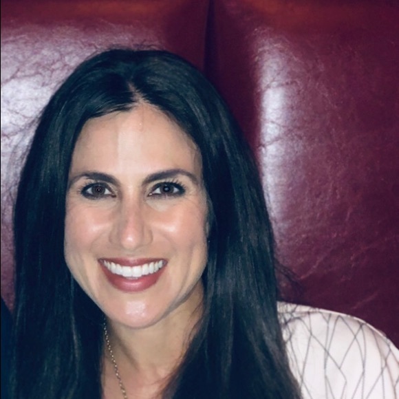 Meet your Posher, Lisa - Picture 2 of 2